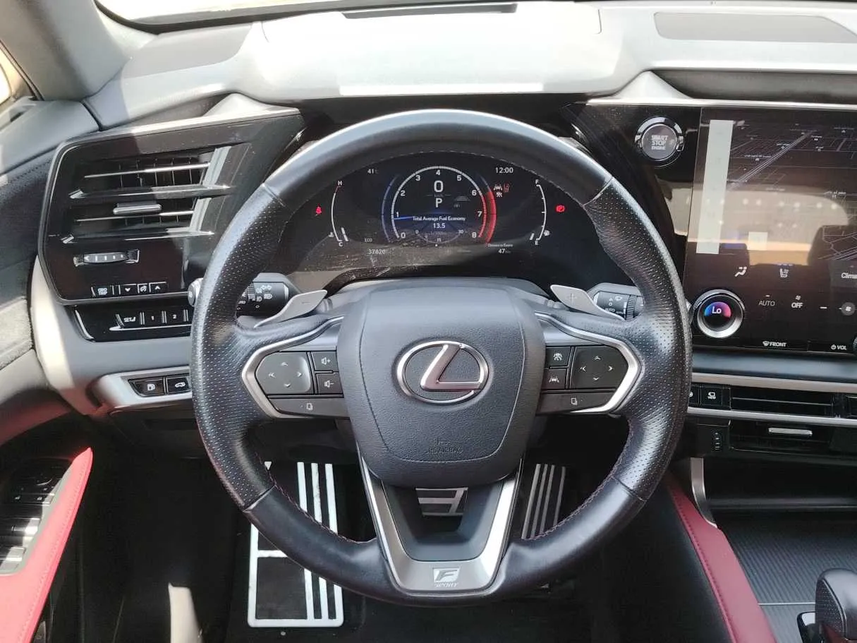 Car image 26