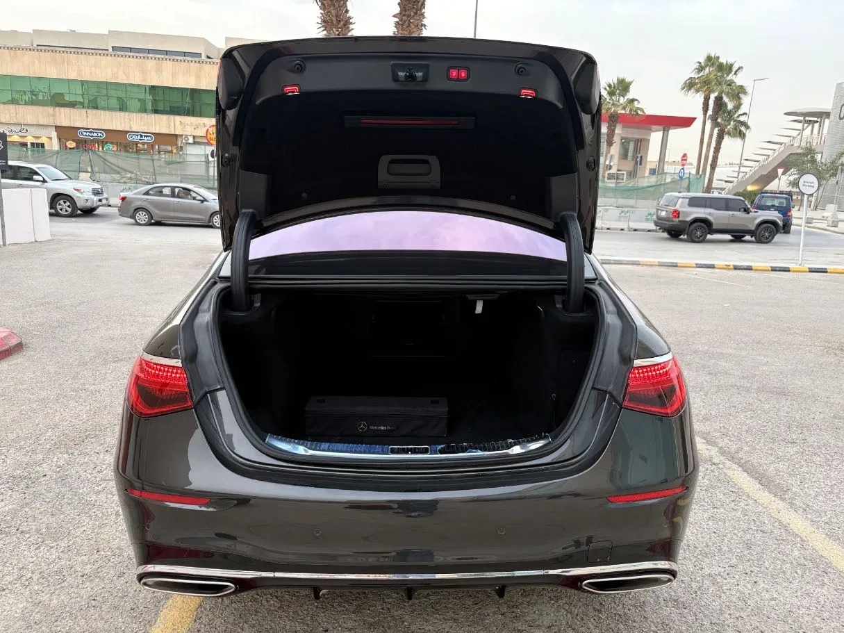 Car image 24