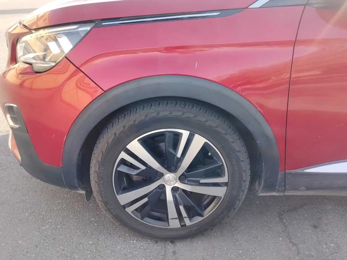 Car image 9