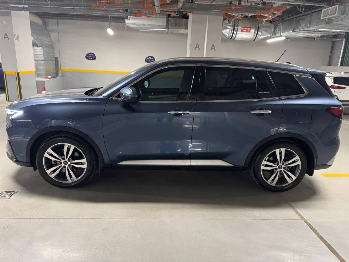 Car image 8