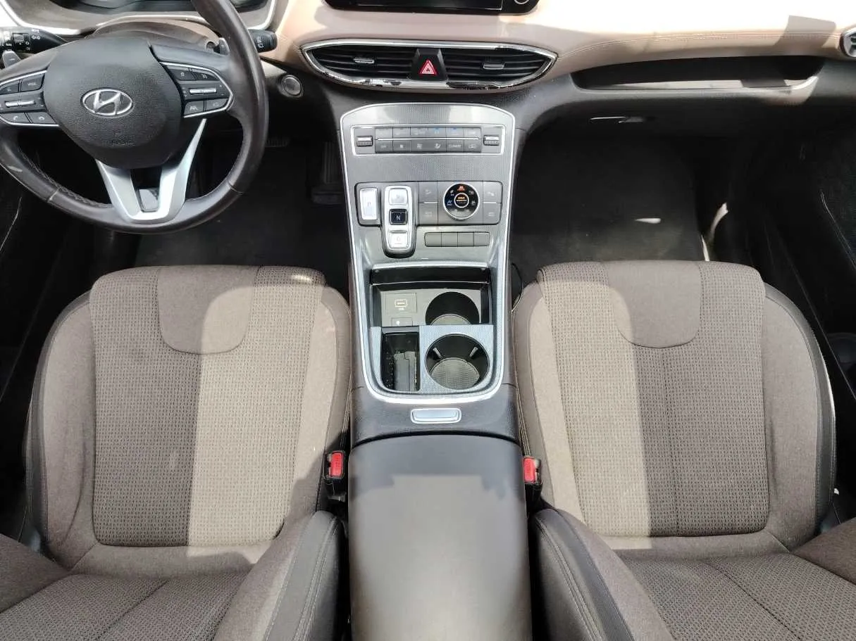 Car image 19