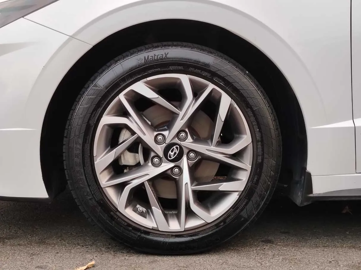 Car image 10