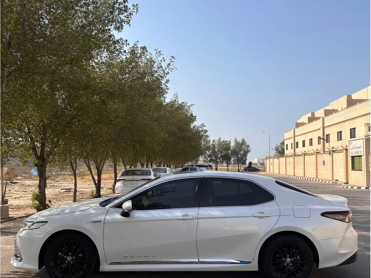 Car image 12