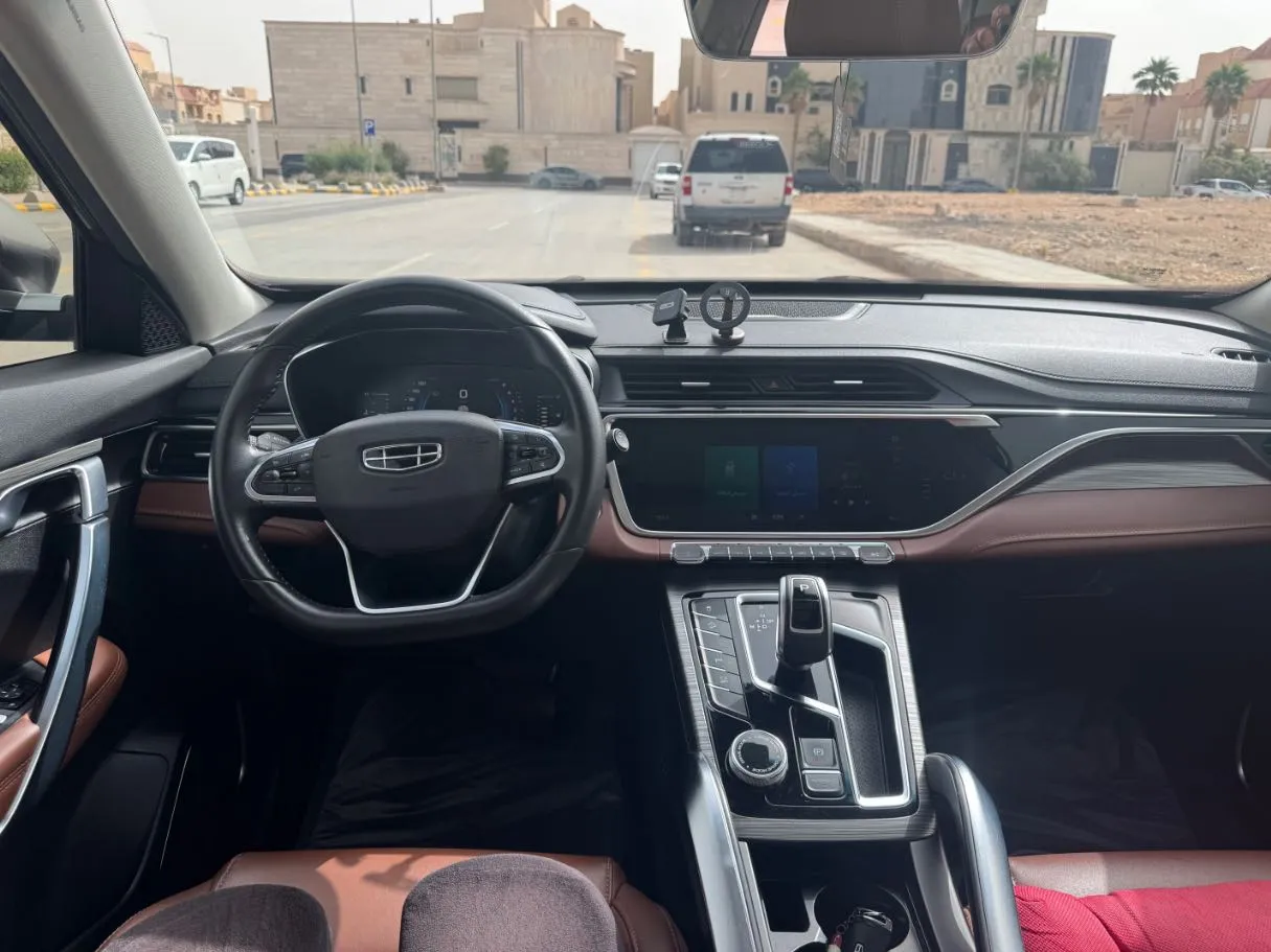 Car image 12