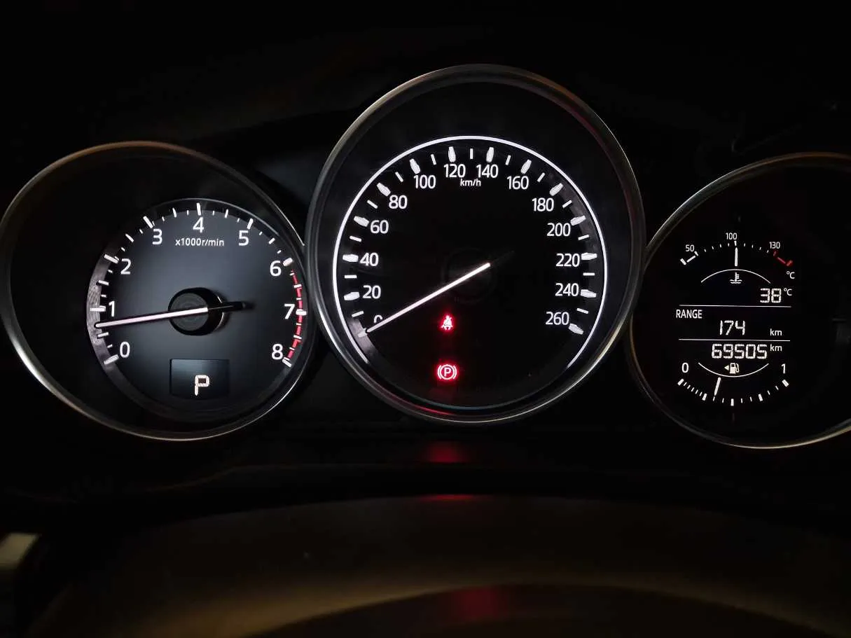 Car image 19