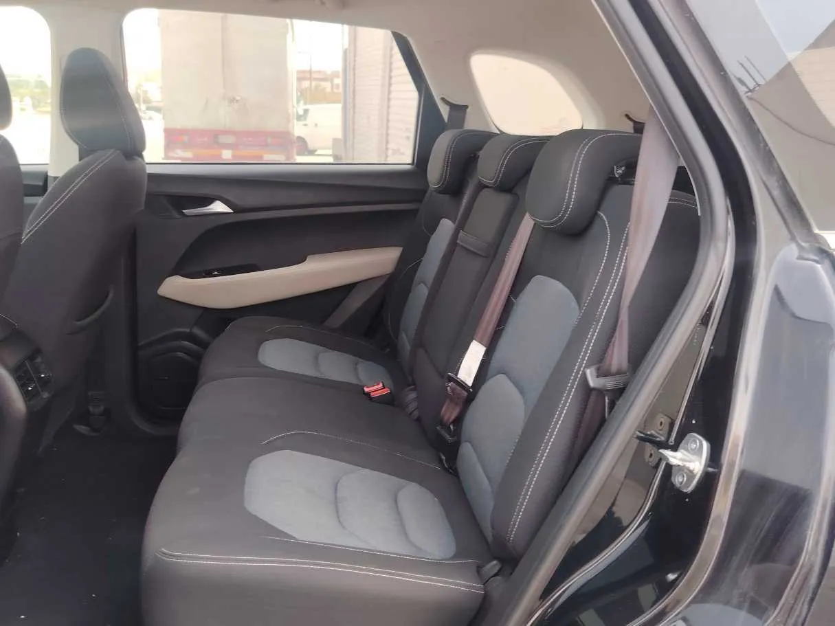 Car image 12