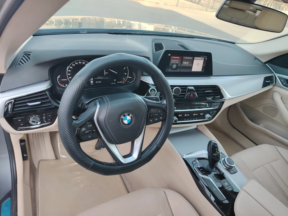 Car image 13