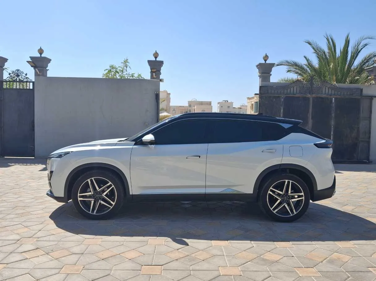Car image 8