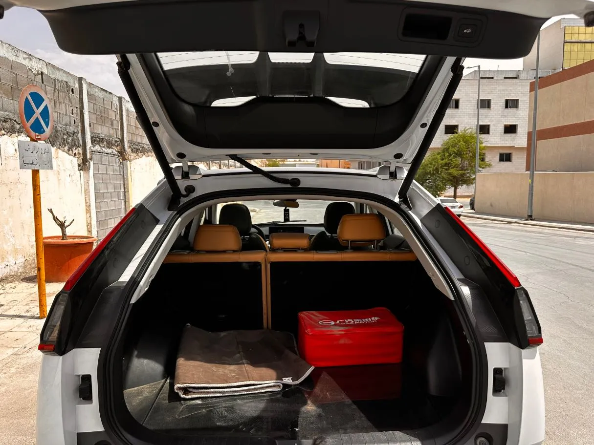 Car image 24