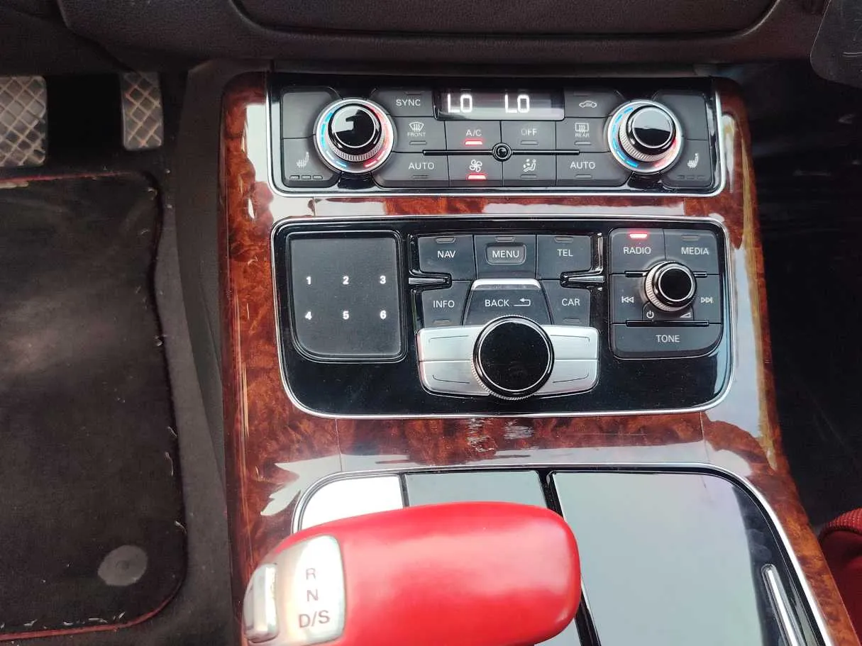 Car image 20