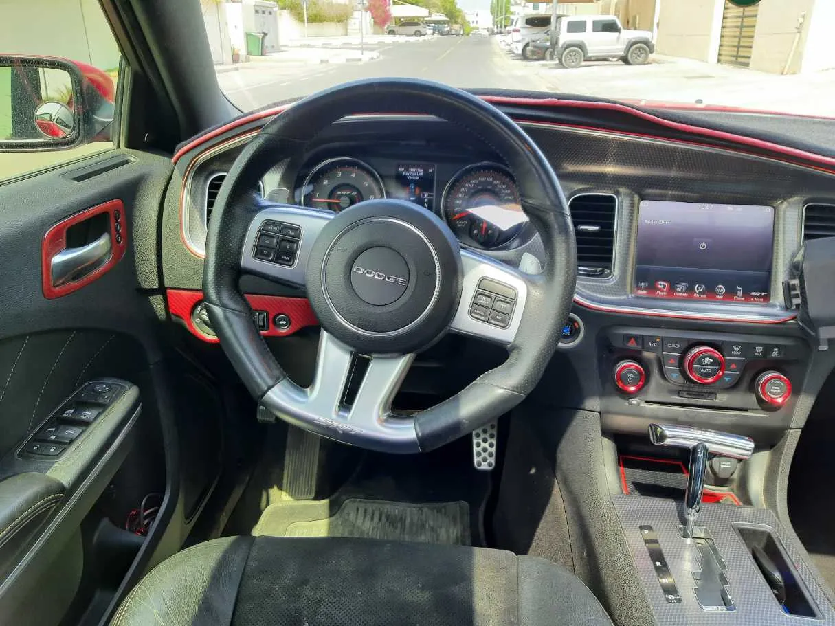 Car image 14