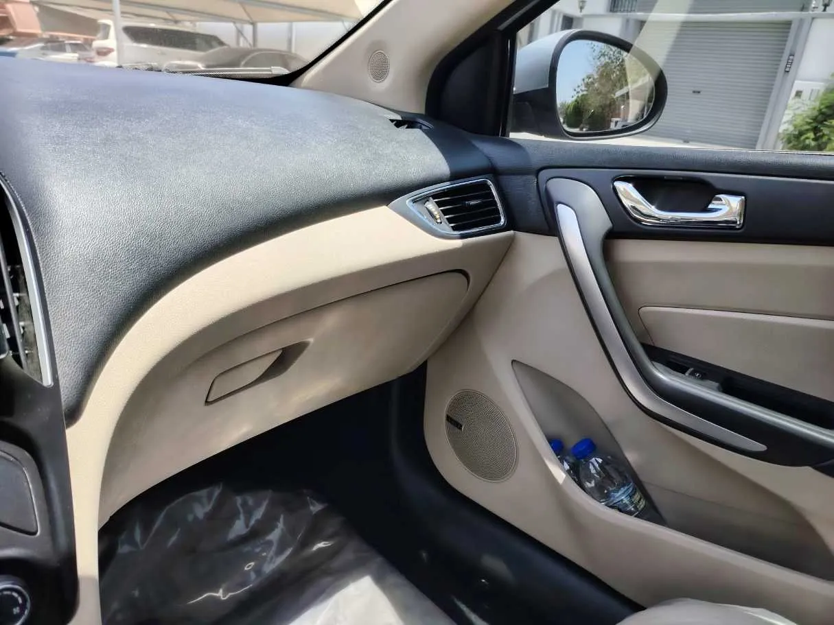 Car image 35