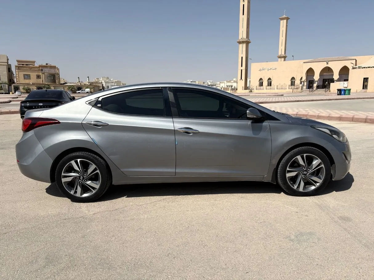 Car image 4