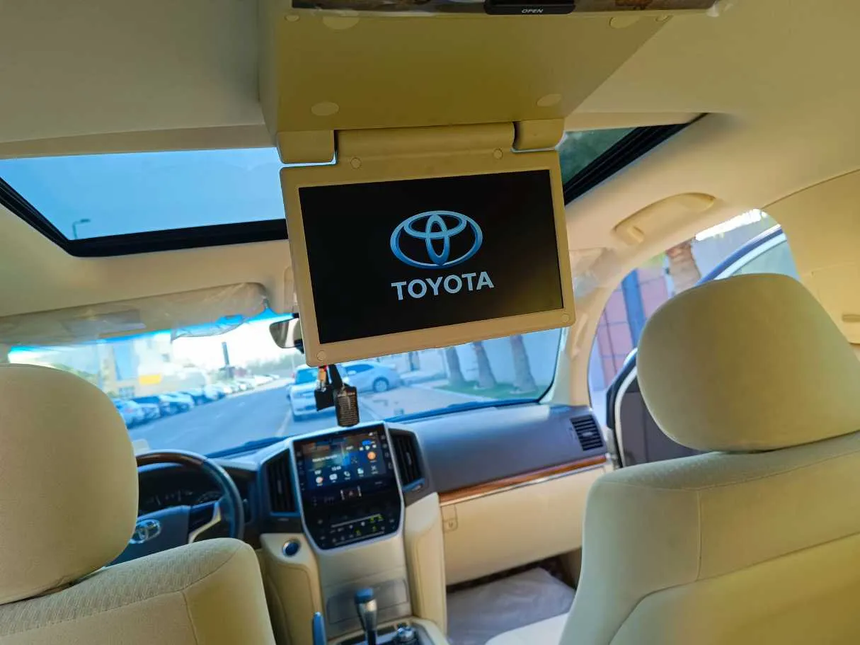 Car image 21