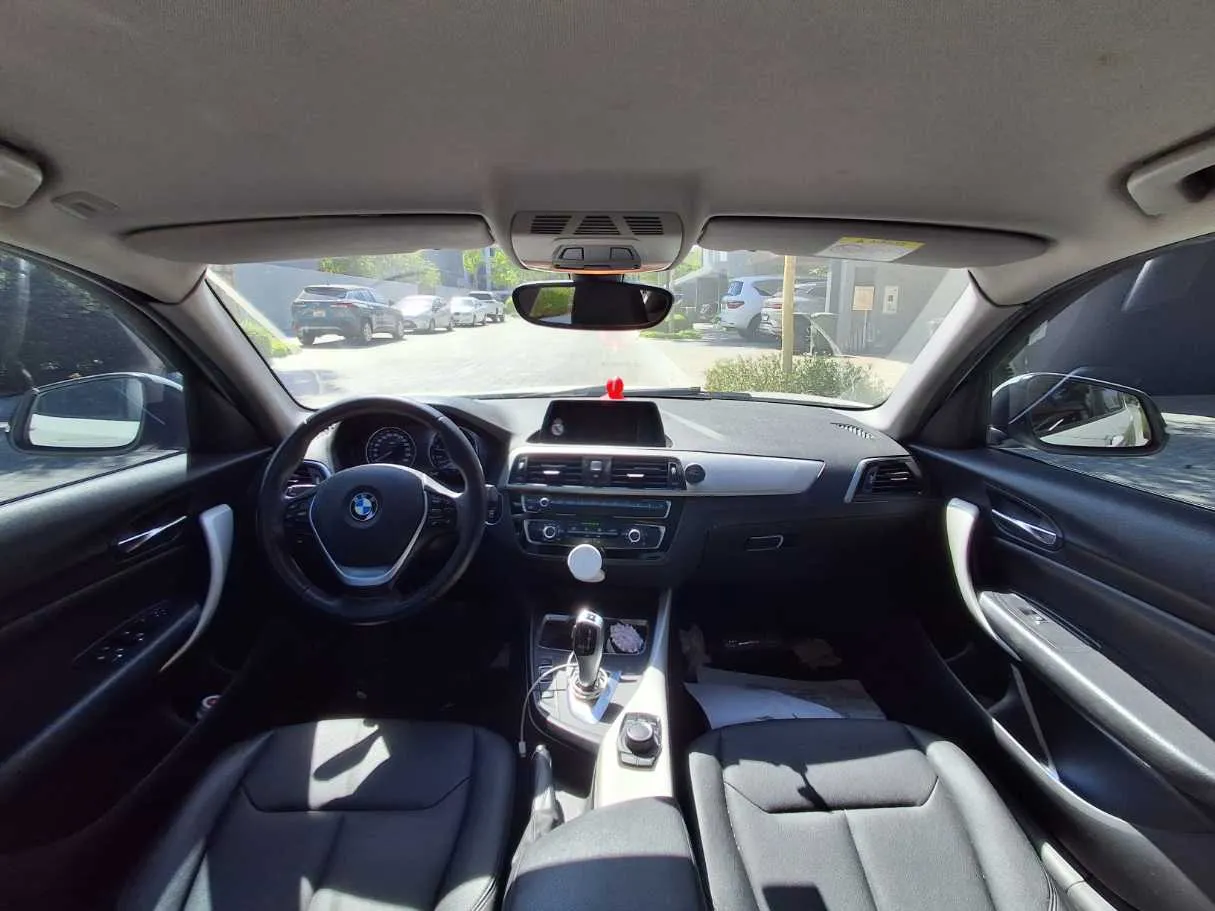 Car image 19