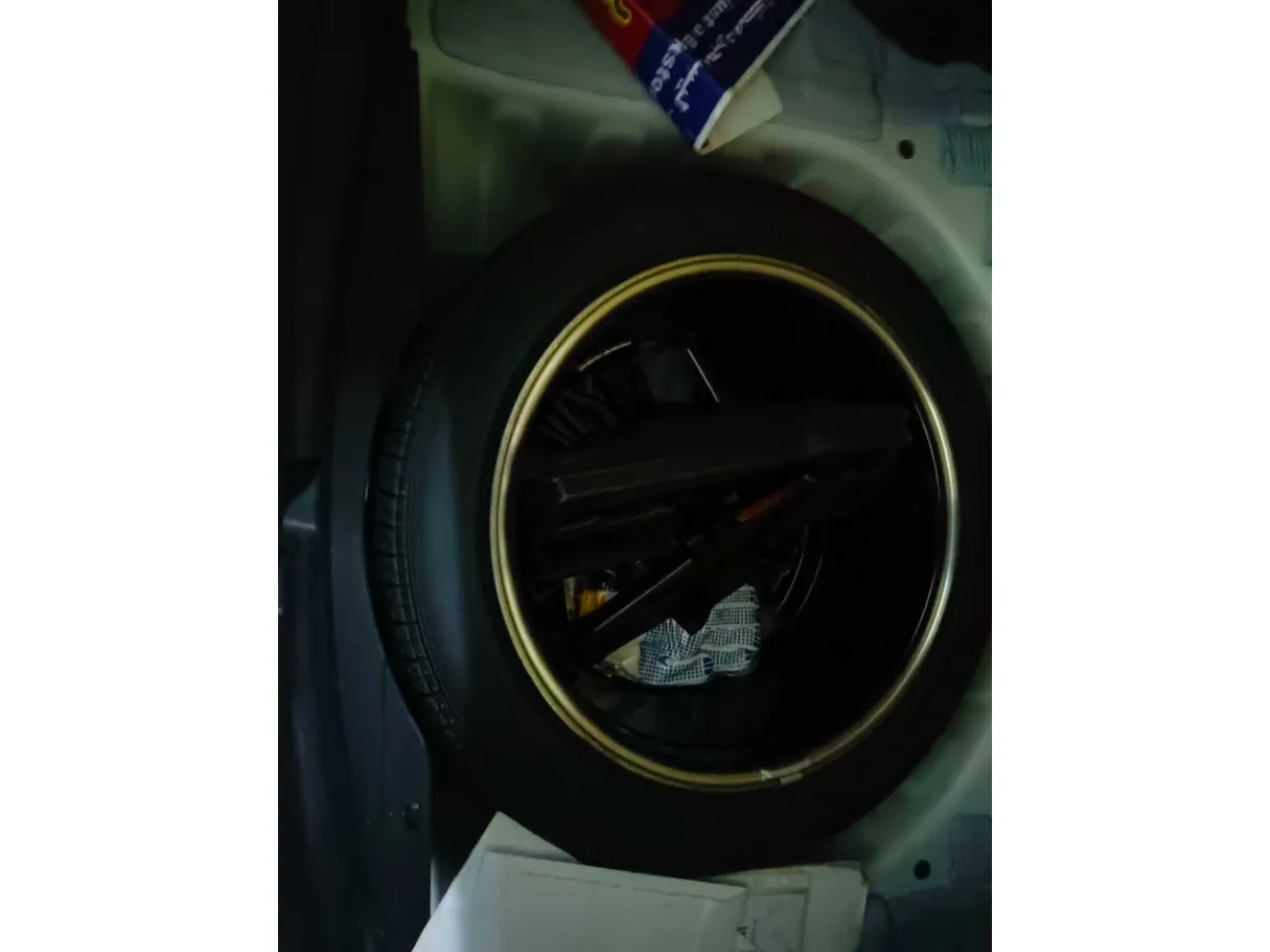 Car image 34