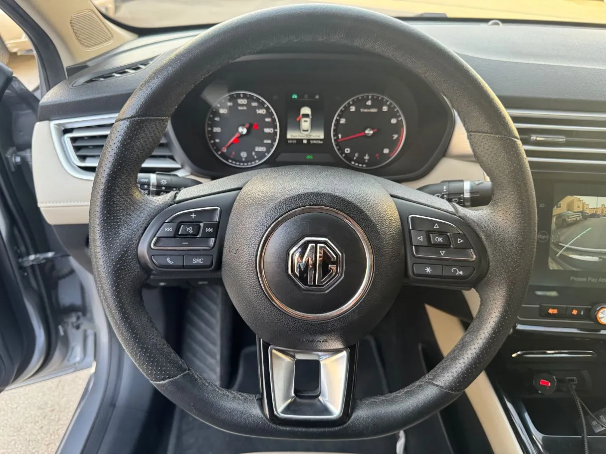 Car image 19