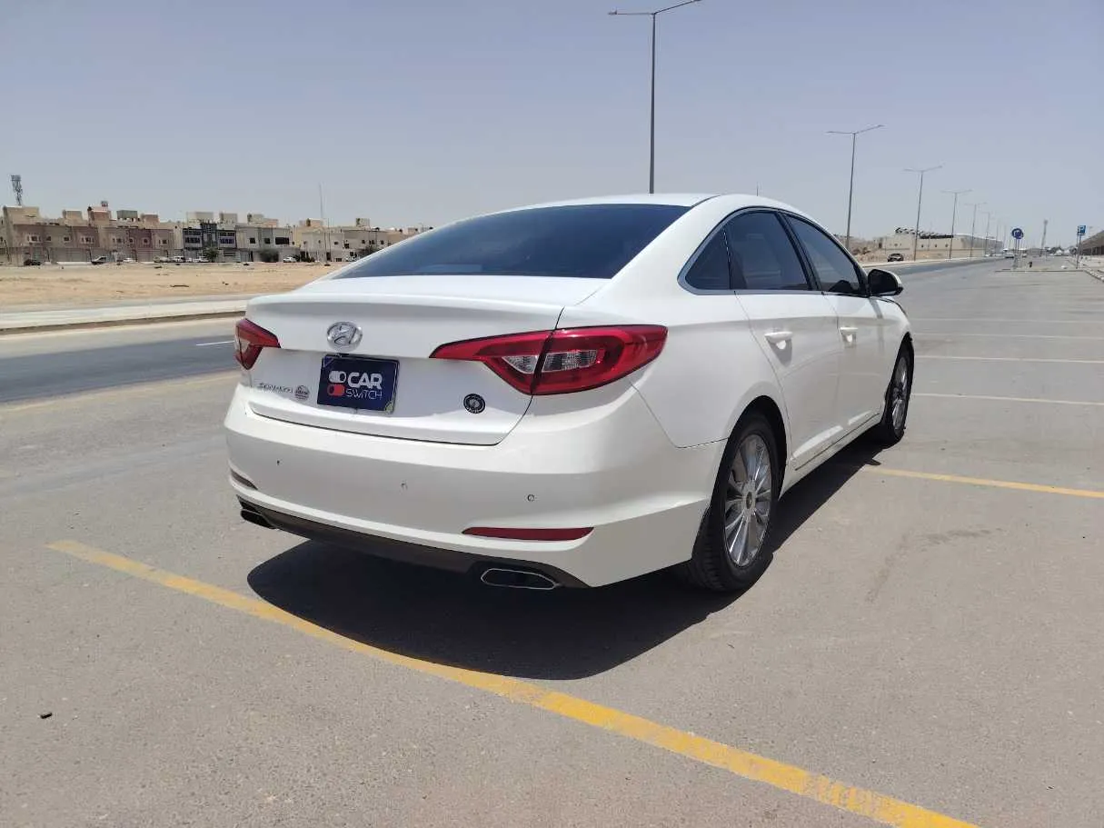 Car image 5