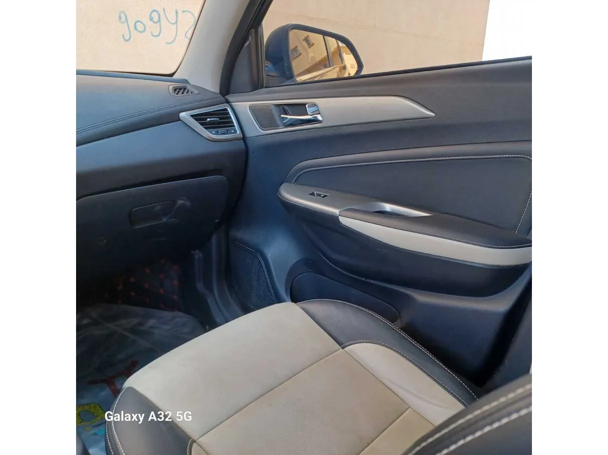 Car image 26