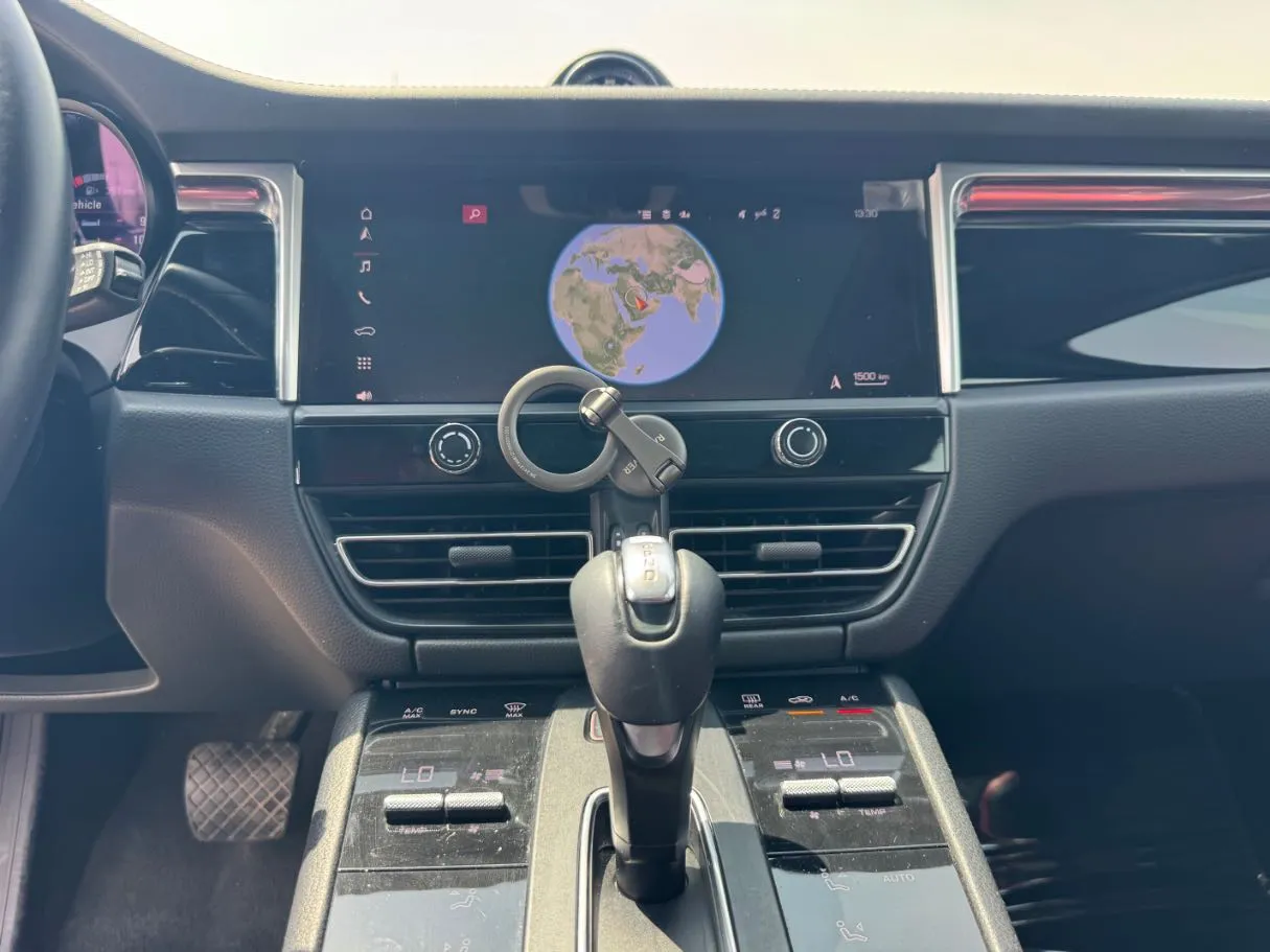Car image 16
