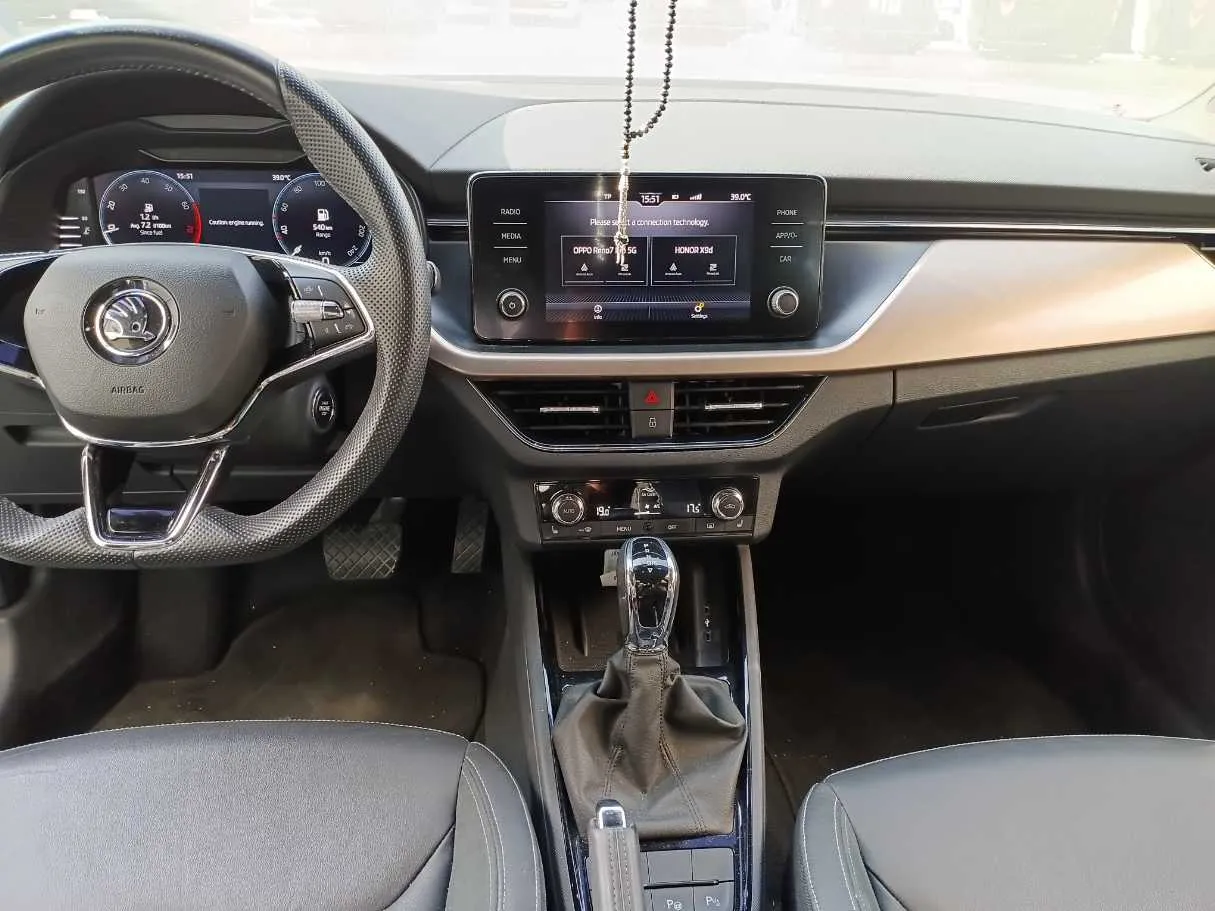 Car image 17