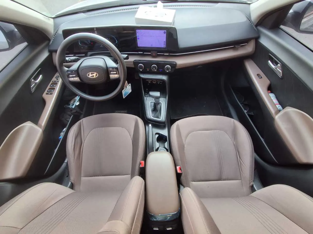Car image 14