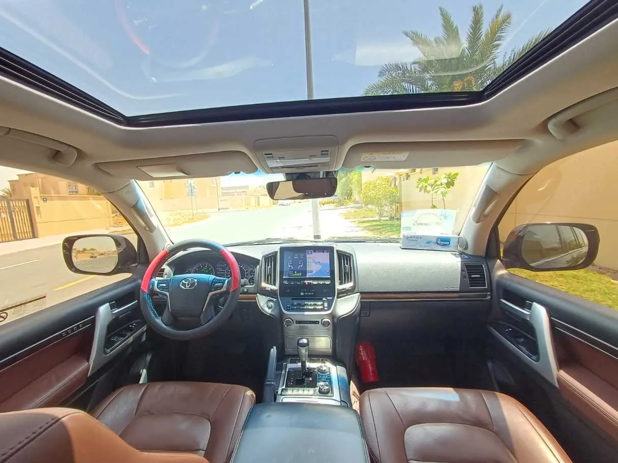 Car image 17