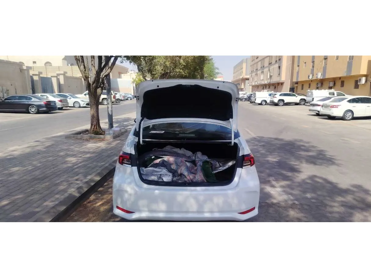 Car image 21