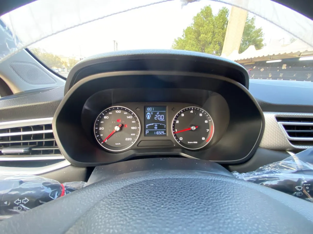 Car image 17
