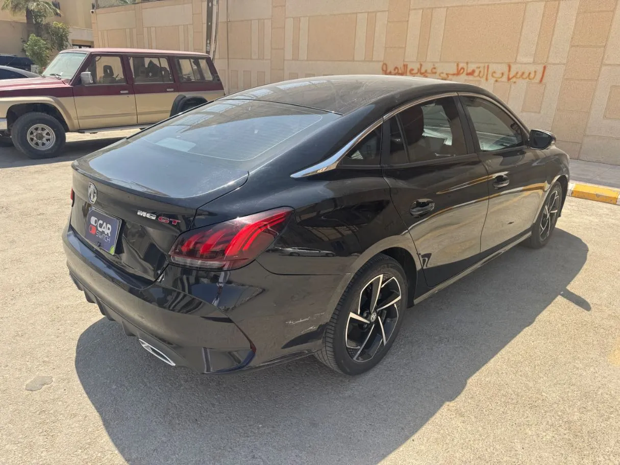 Car image 5