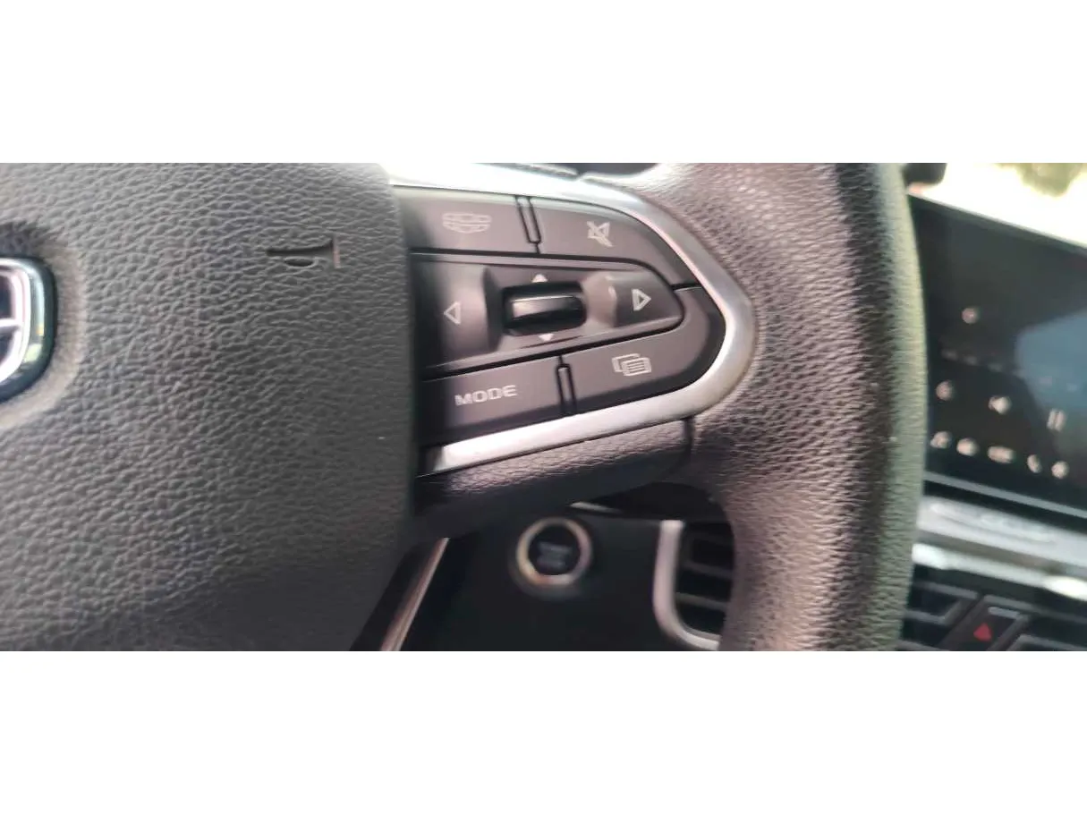 Car image 24
