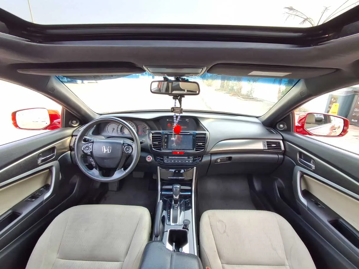 Car image 14