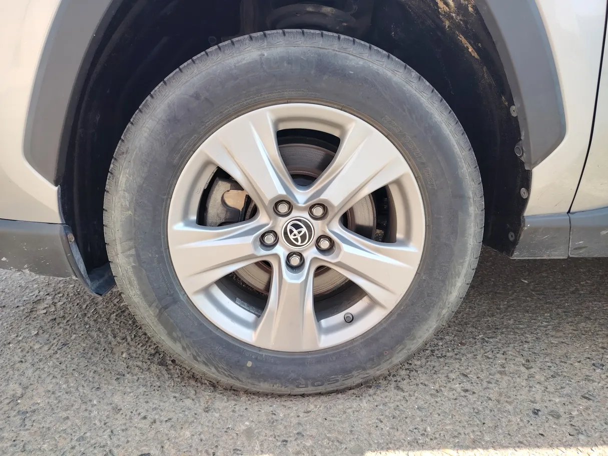 Car image 9