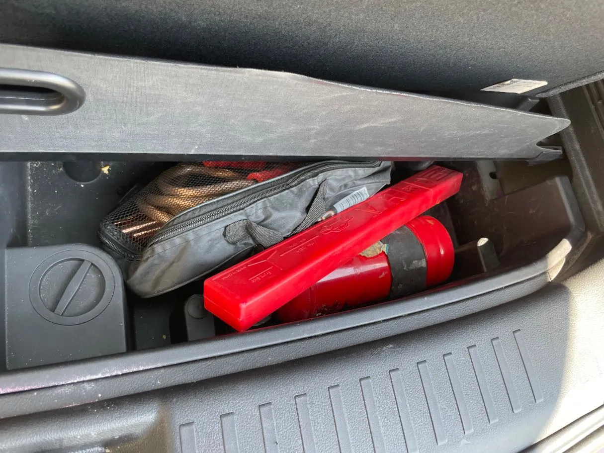 Car image 25