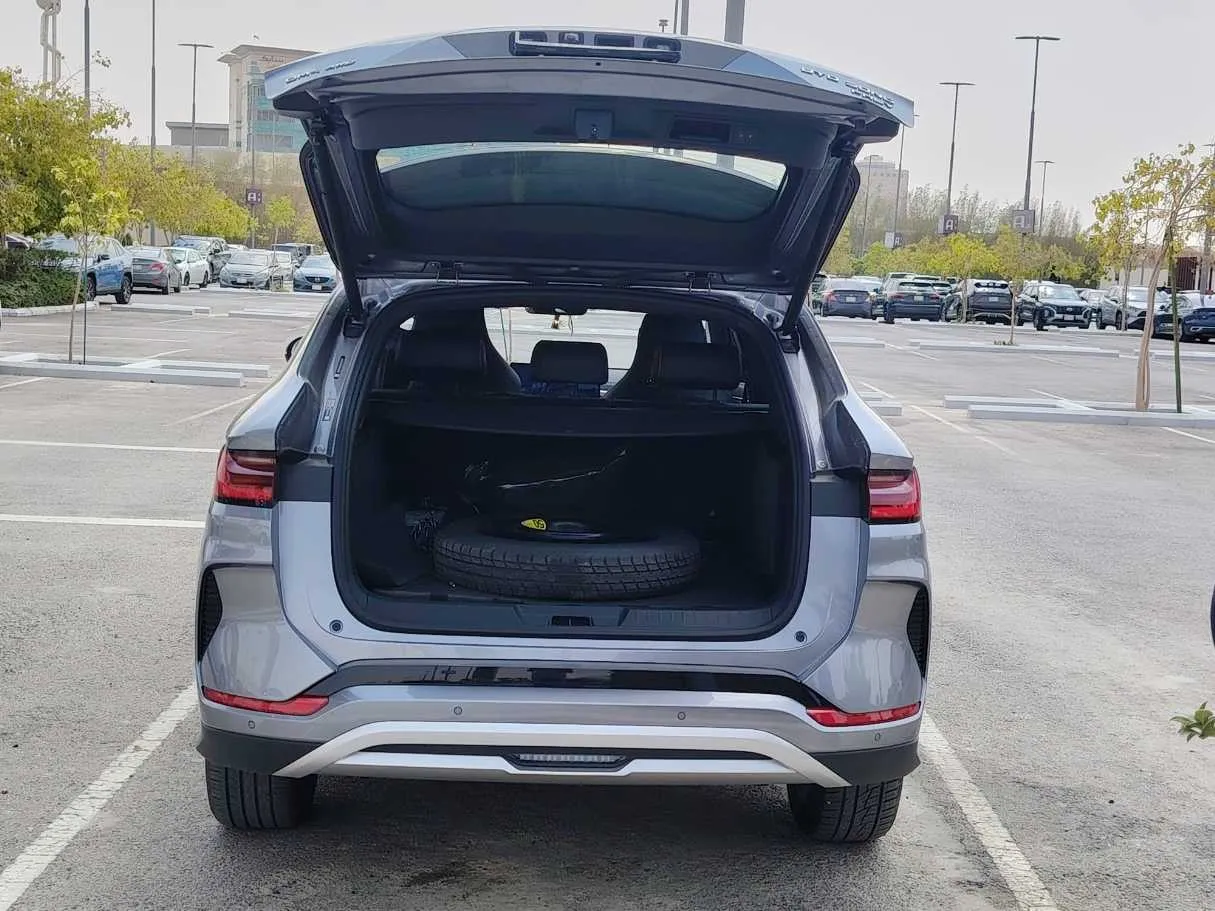 Car image 24
