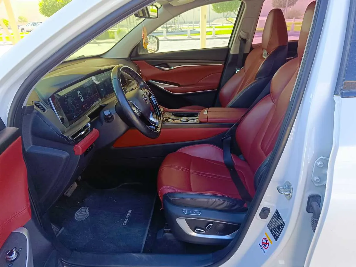 Car image 15