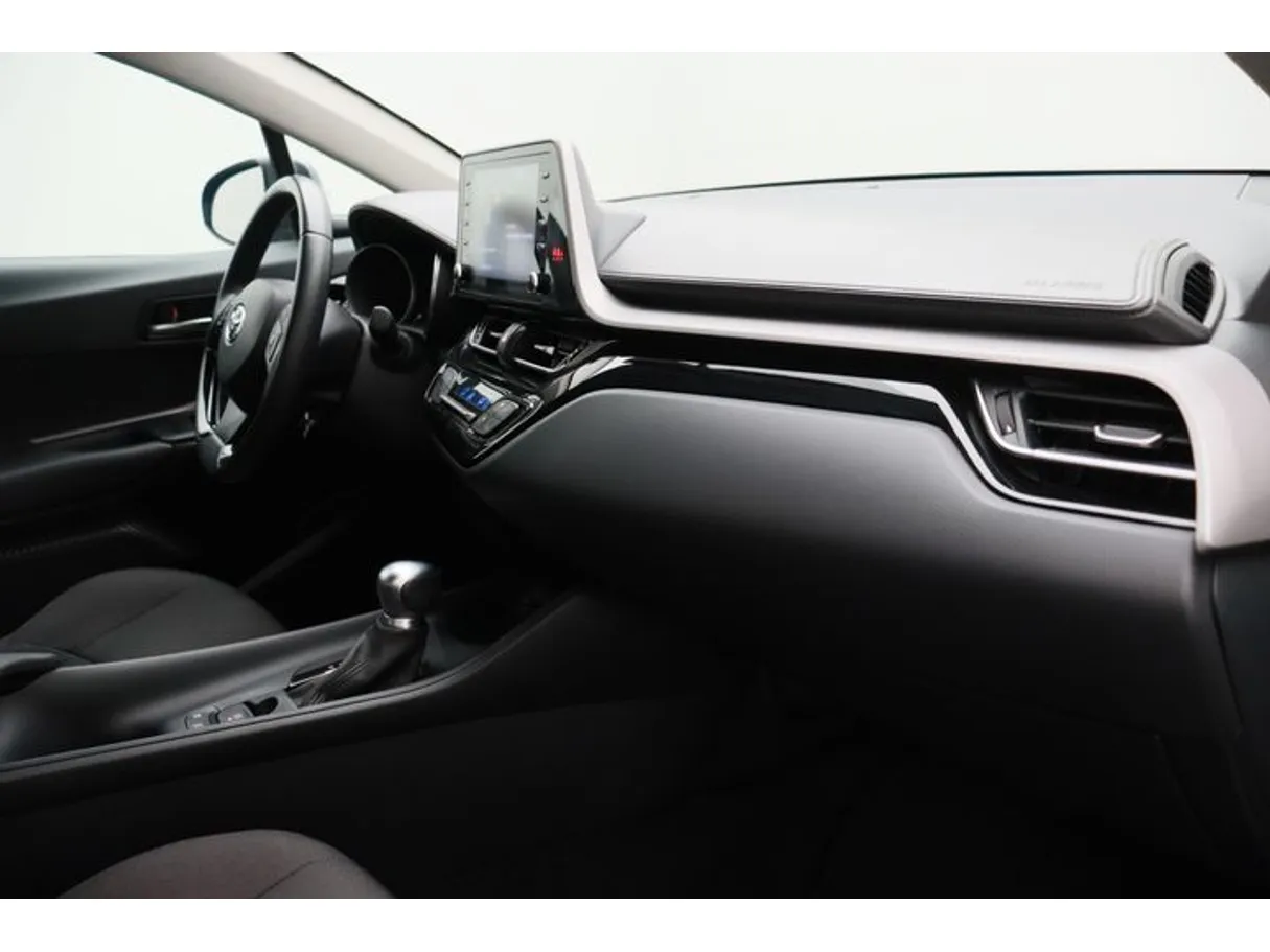 Car image 10