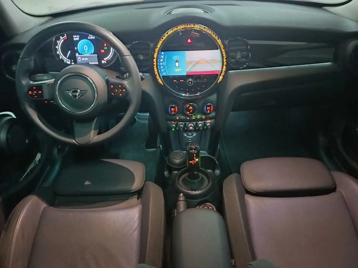 Car image 16