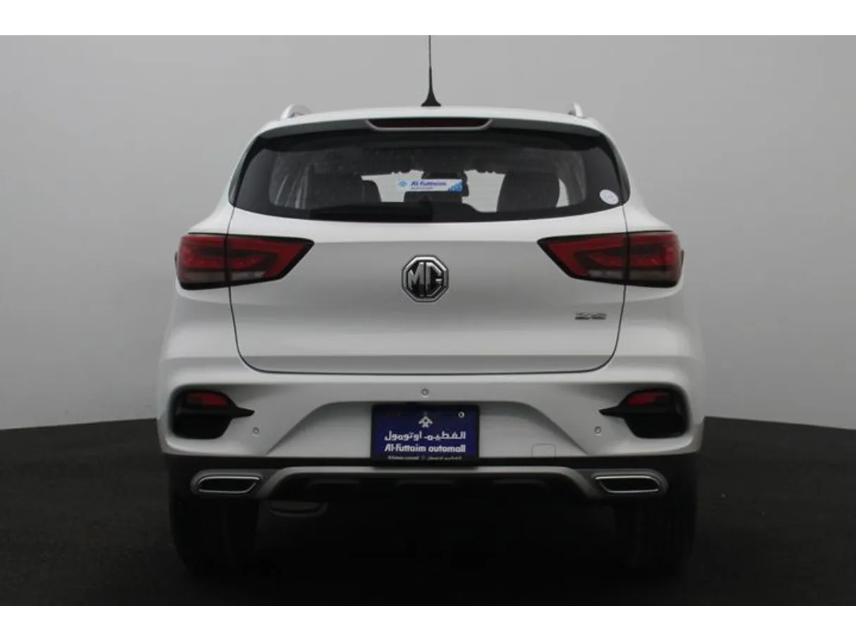 Car image 12