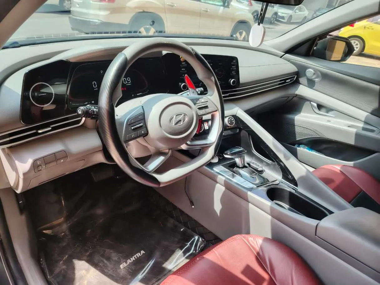 Car image 13