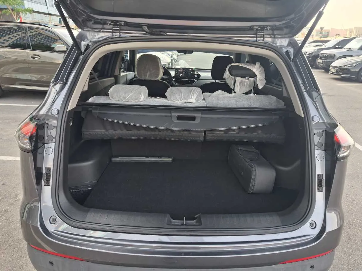 Car image 18
