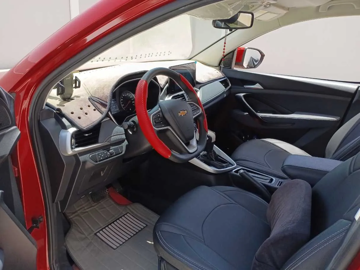 Car image 12