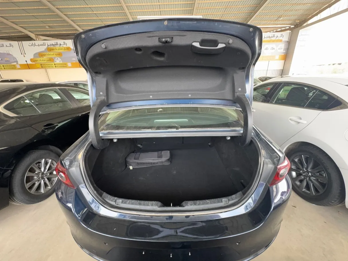 Car image 16