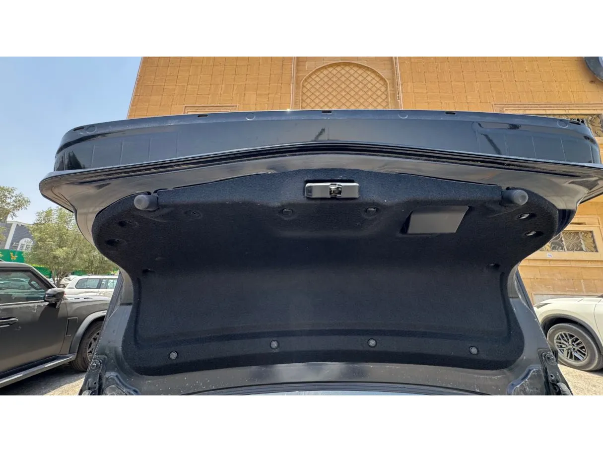 Car image 23