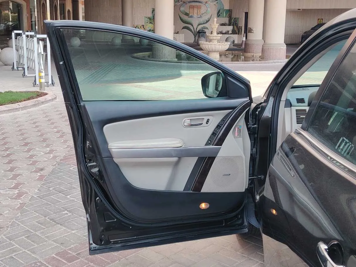 Car image 11