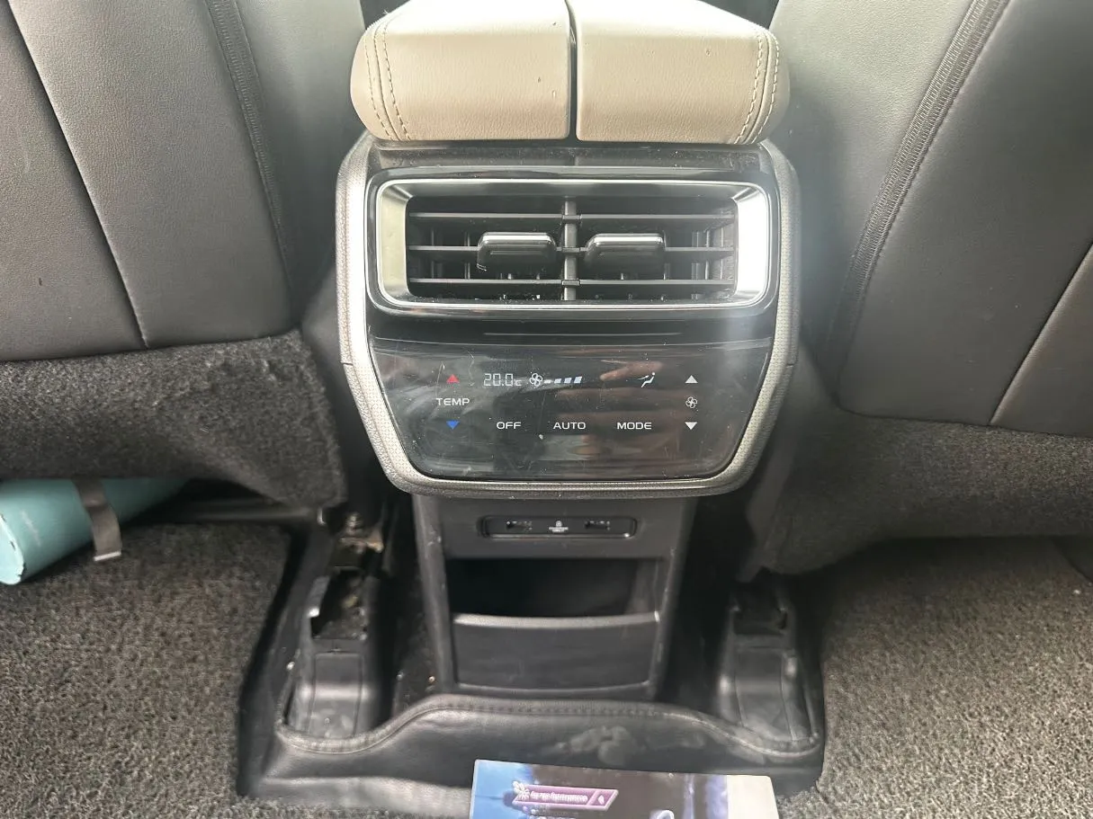 Car image 26