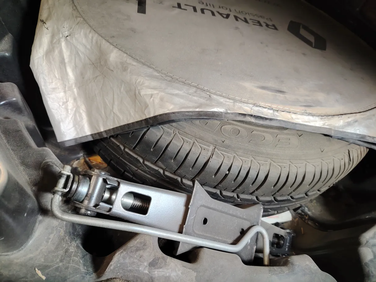 Car image 24