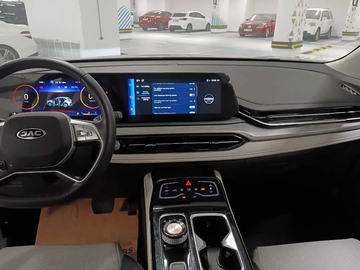 Car image 15