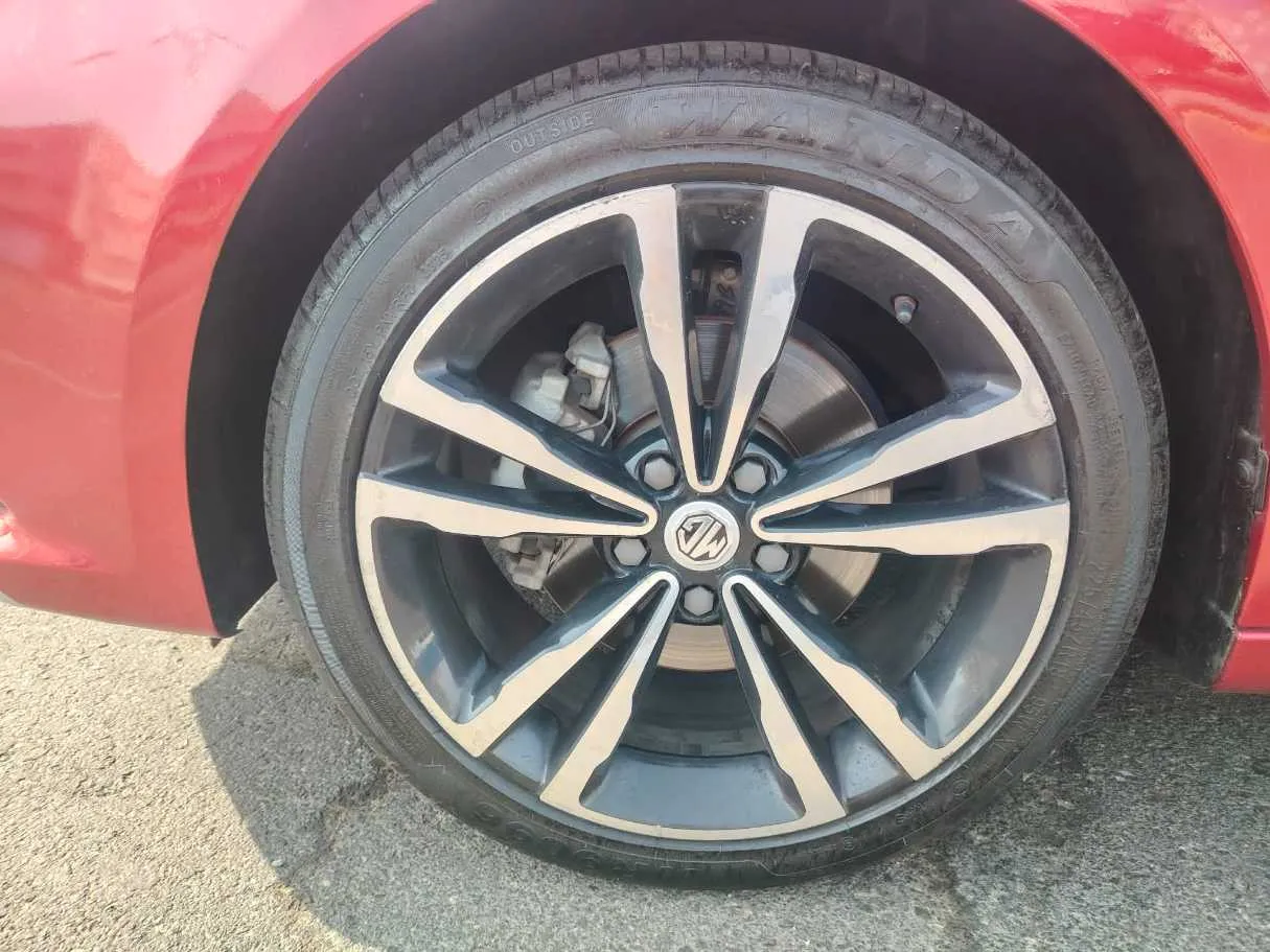Car image 11