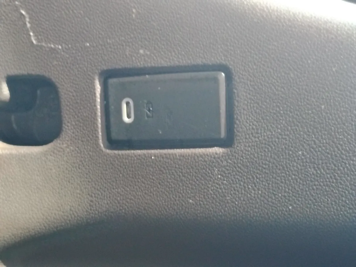 Car image 32